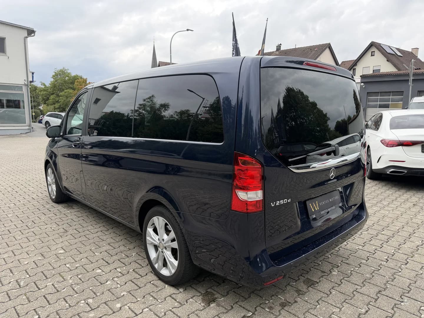 Mercedes-Benz V 250 d Lang Edition *Distronic*Kamera*Standhei* – Bild 7