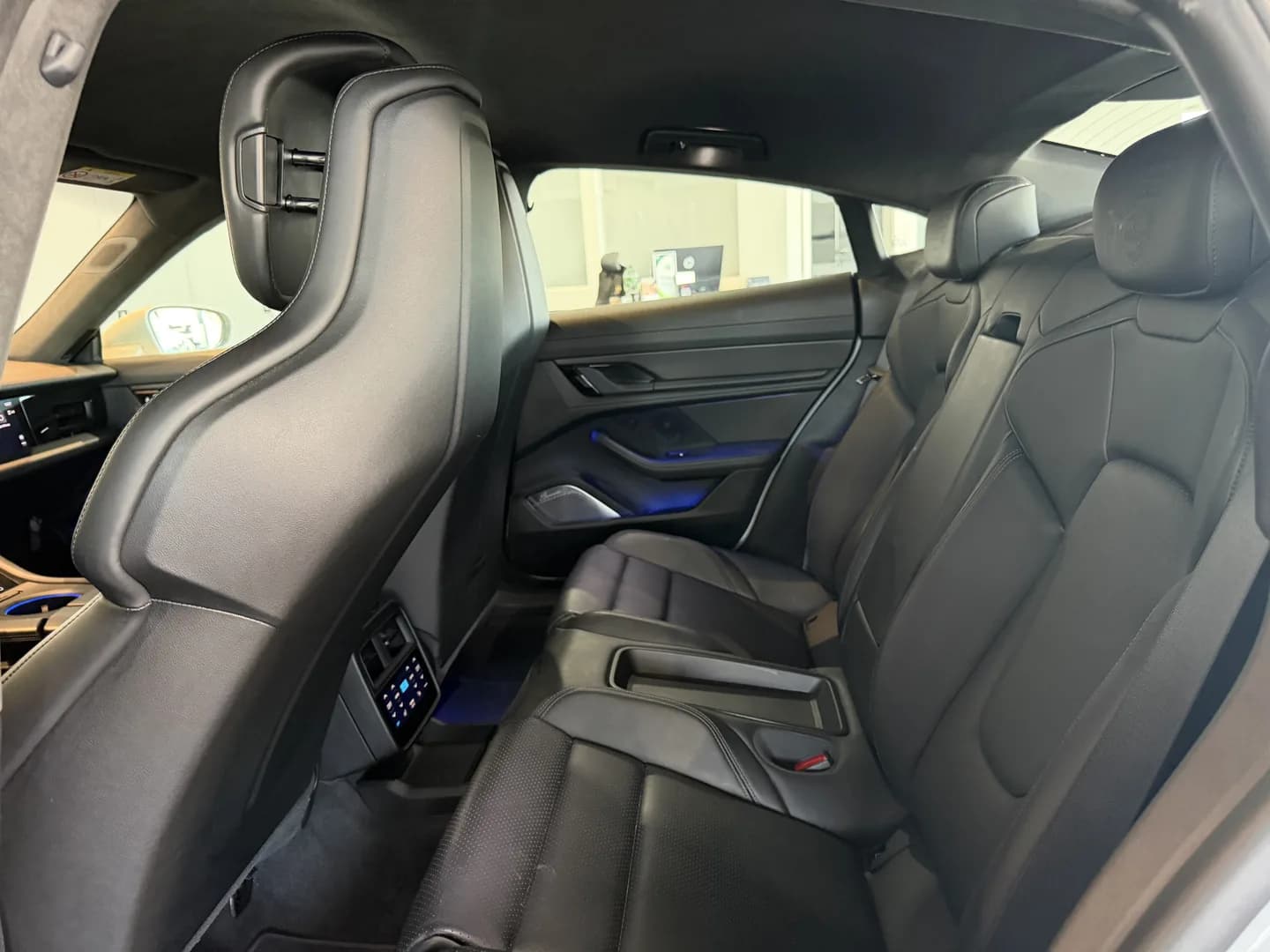 Porsche Taycan Turbo S *PCCB*HUD*Pano*Burmester* – Bild 12