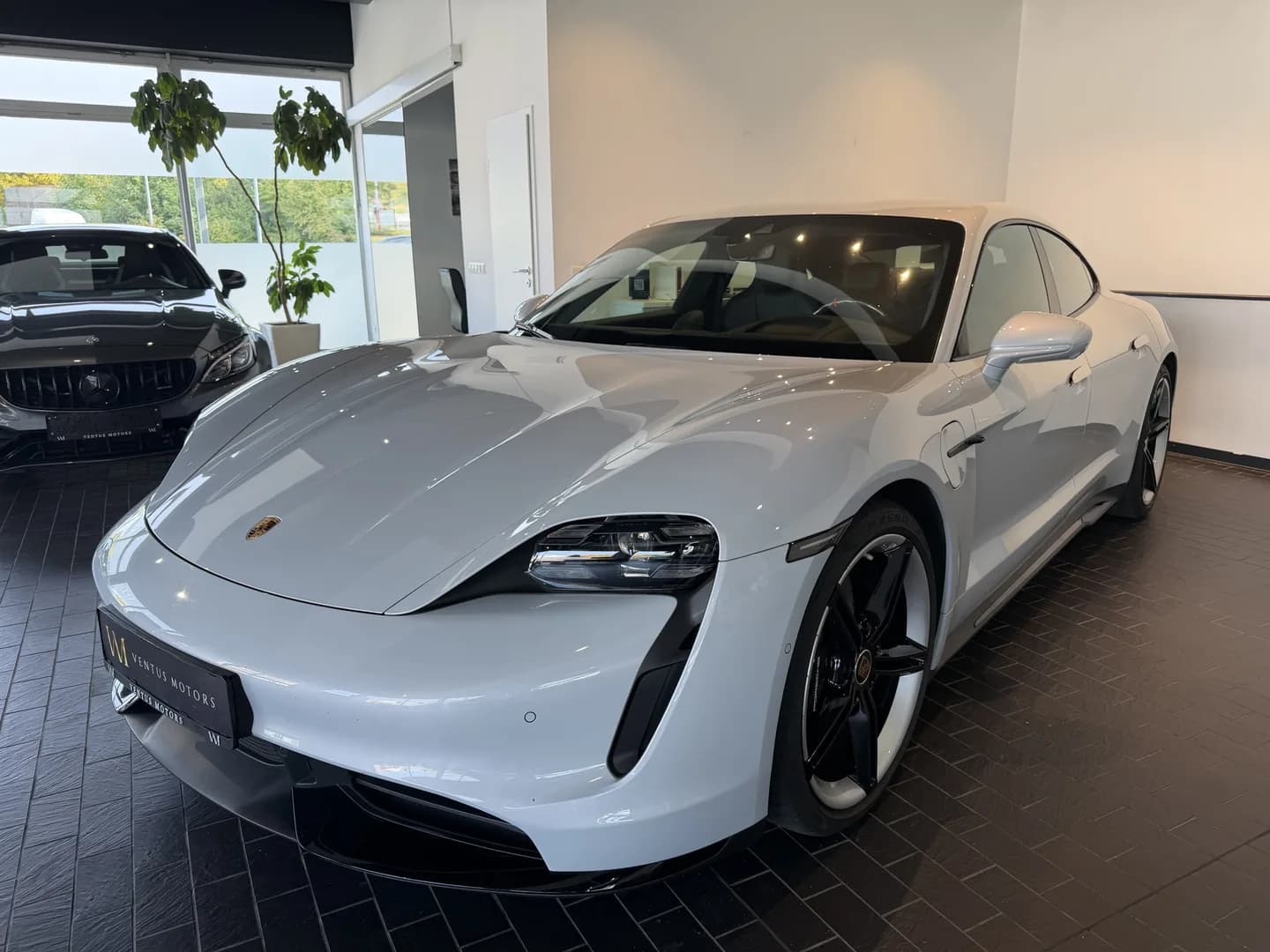 Porsche Taycan Turbo S *PCCB*HUD*Pano*Burmester* – Bild 3