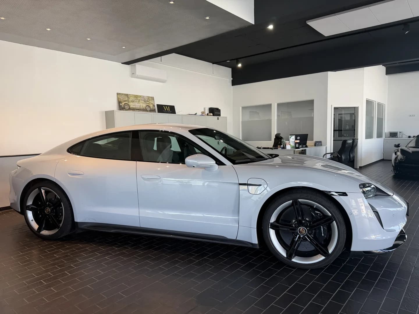 Porsche Taycan Turbo S *PCCB*HUD*Pano*Burmester* – Bild 8