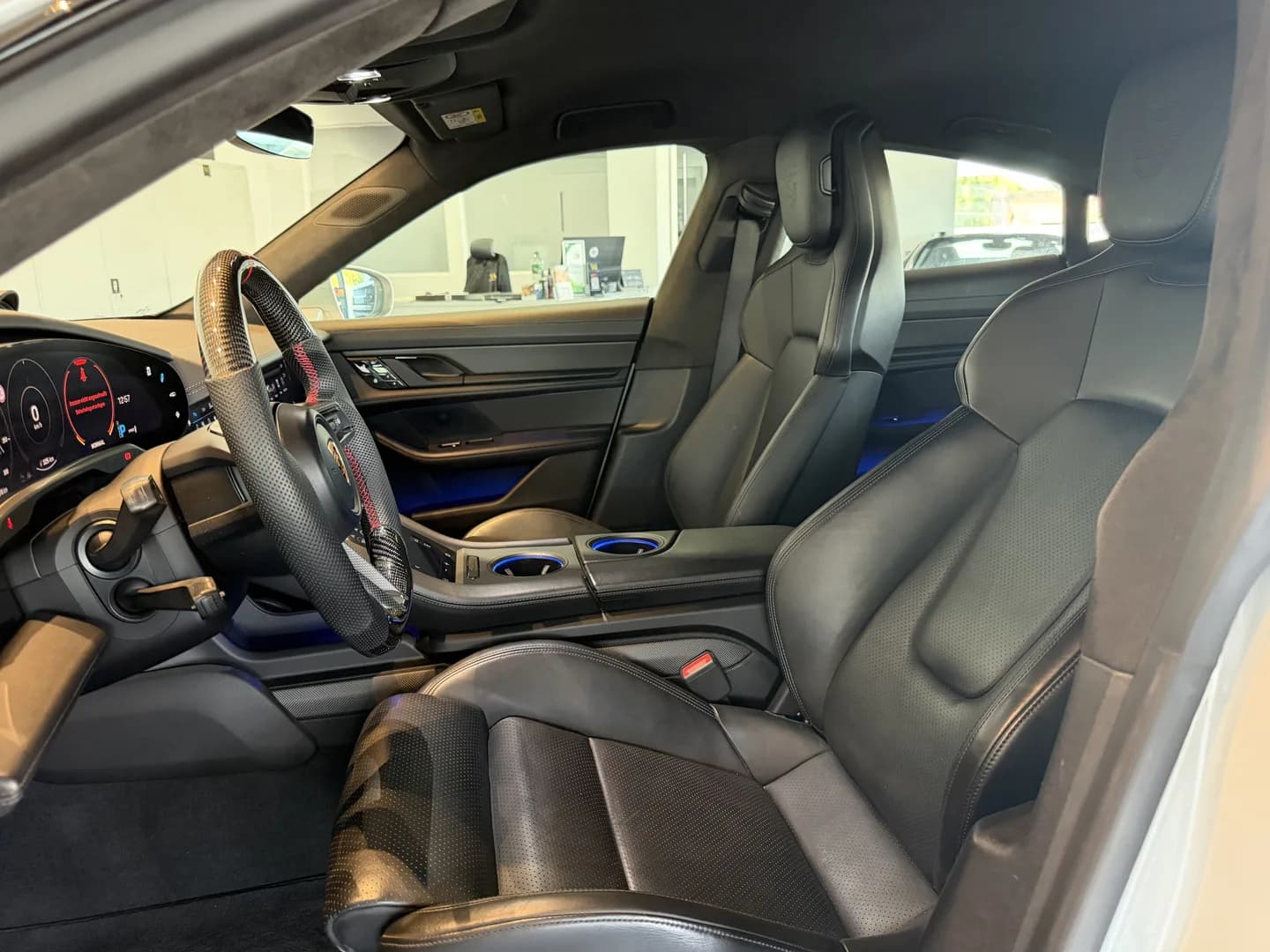 Porsche Taycan Turbo S *PCCB*HUD*Pano*Burmester* – Bild 10