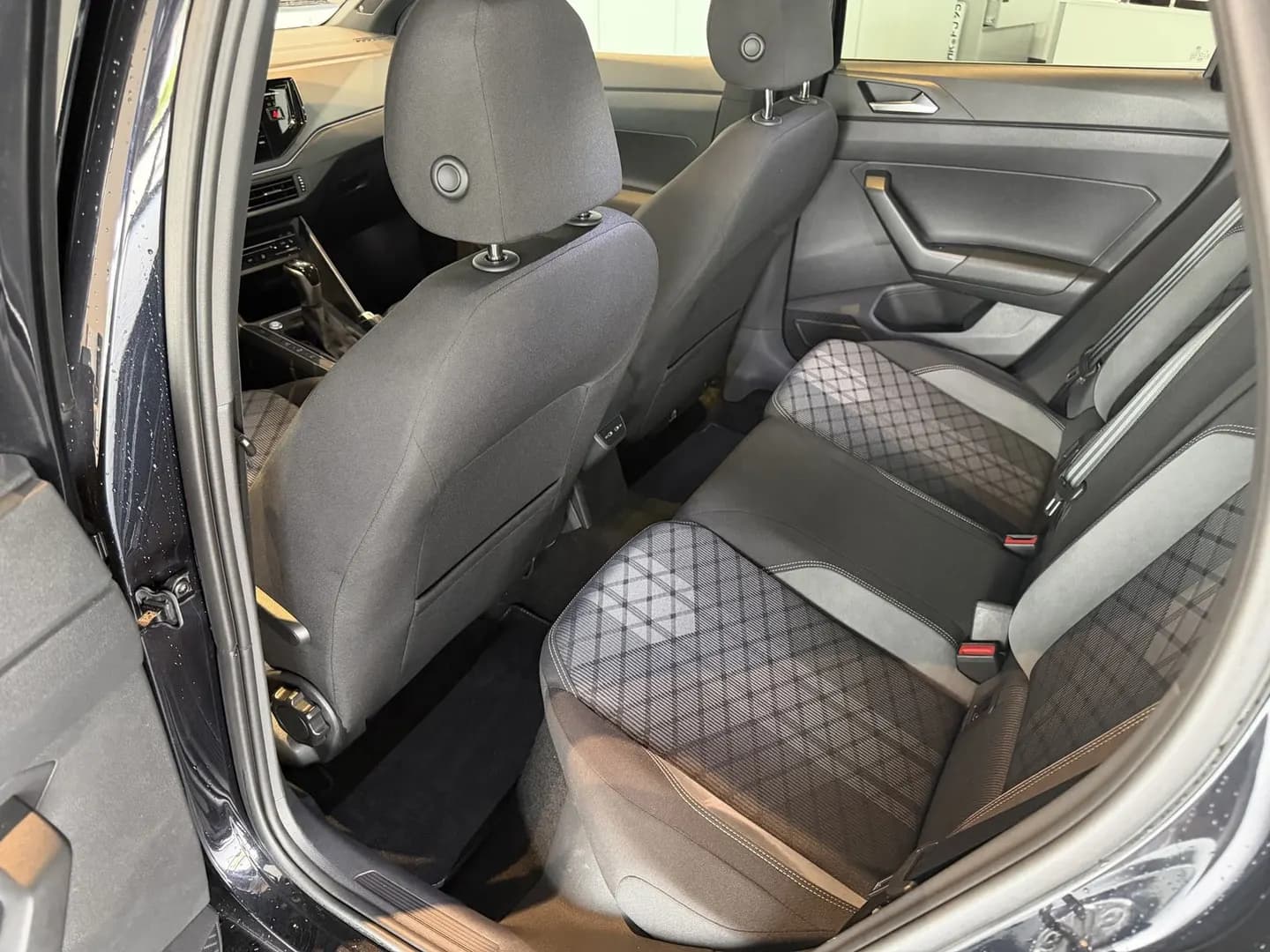 Volkswagen Taigo R-Line*Pano*AHK*Virtual PRO*LED Matrix* – Bild 11