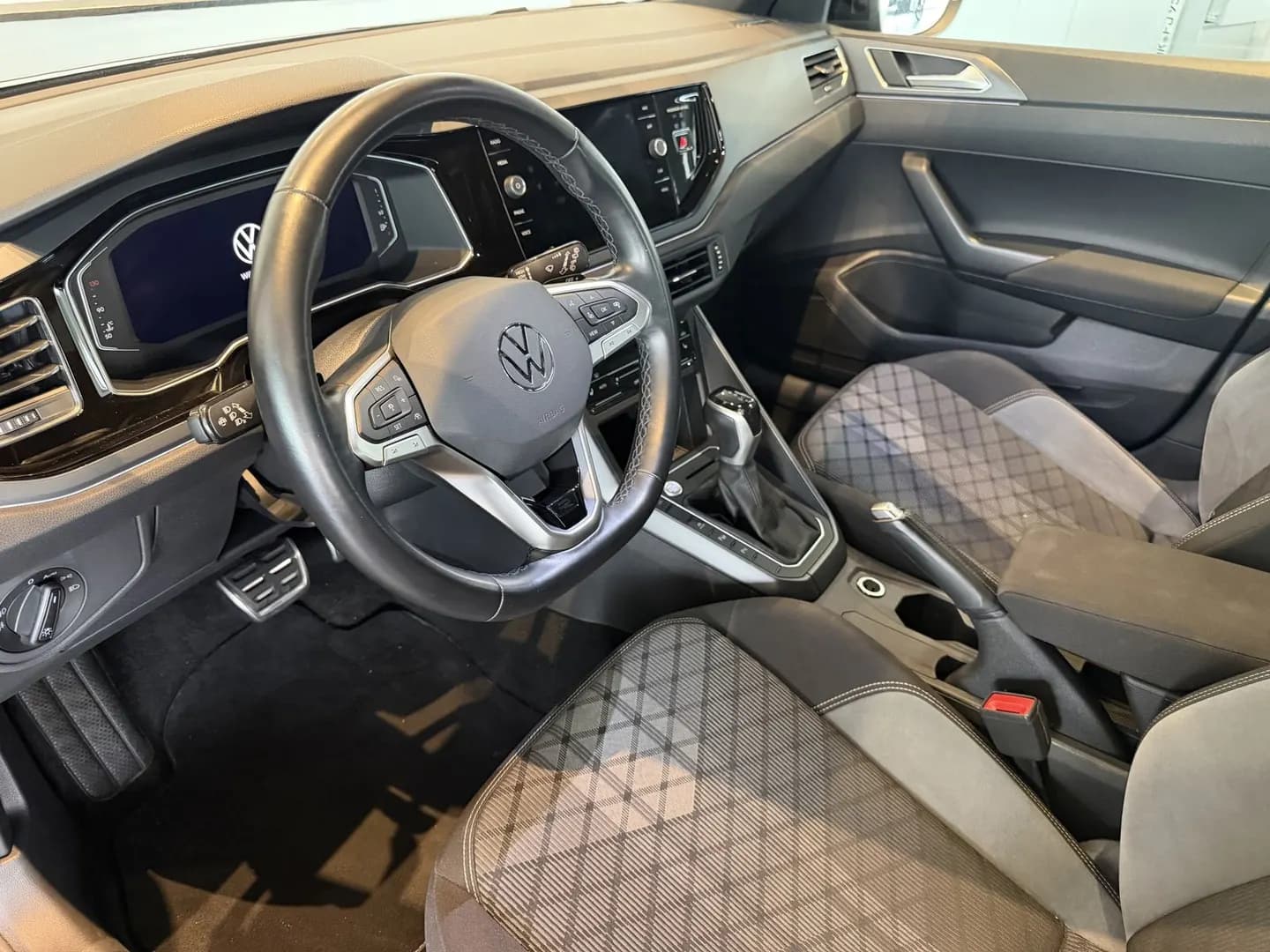 Volkswagen Taigo R-Line*Pano*AHK*Virtual PRO*LED Matrix* – Bild 9