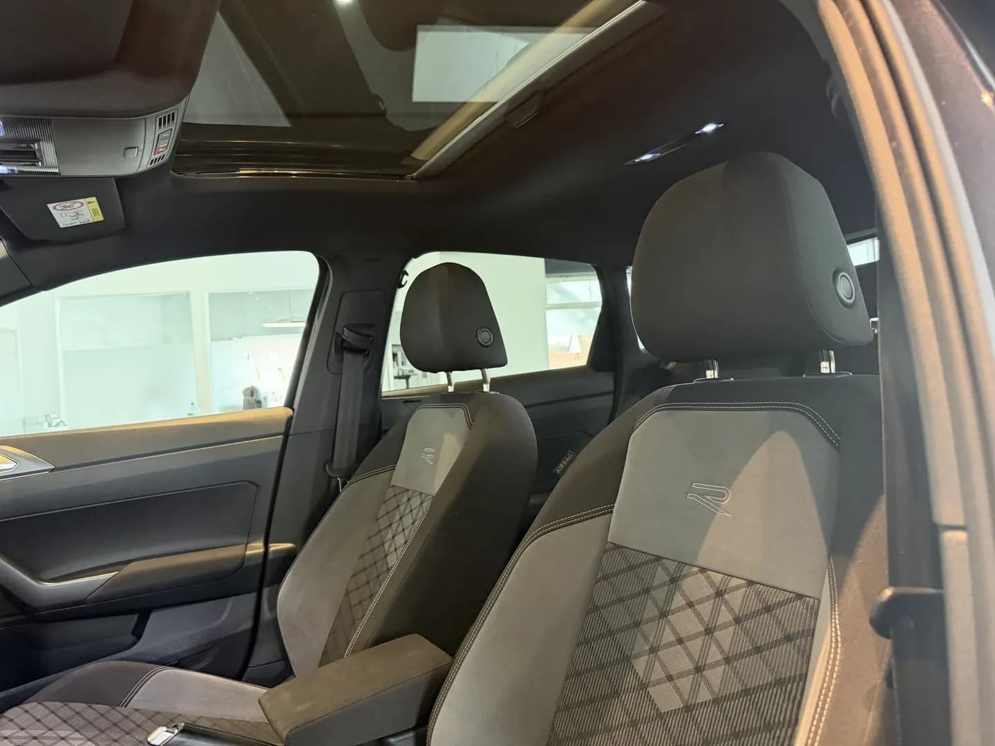 Volkswagen Taigo R-Line*Pano*AHK*Virtual PRO*LED Matrix* – Bild 10