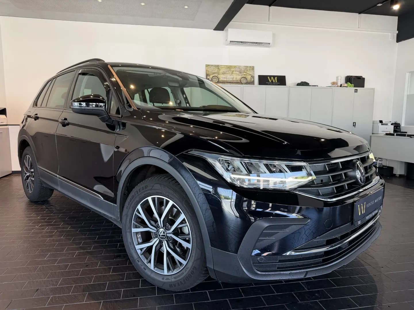 Volkswagen Tiguan LIFE*MASSAGE*WINTERPAKET*ERGOACTIVE*LED* – Bild 3