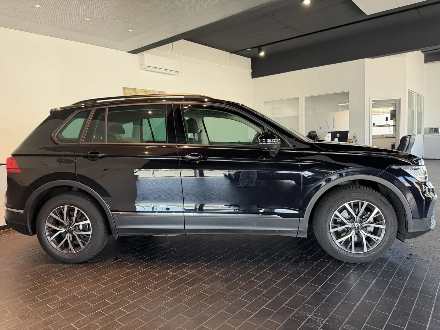 Volkswagen Tiguan LIFE*MASSAGE*WINTERPAKET*ERGOACTIVE*LED* – Bild 4