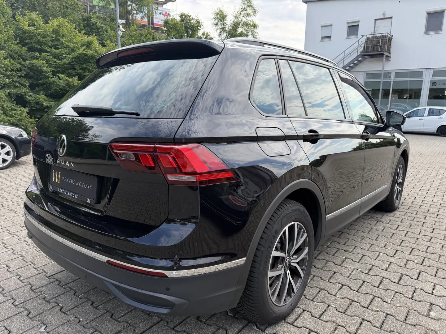 VW Tiguan LIFE*WINTERPAKET*PERLEFFEKT*AHKSCHWENK*BT – Bild 5