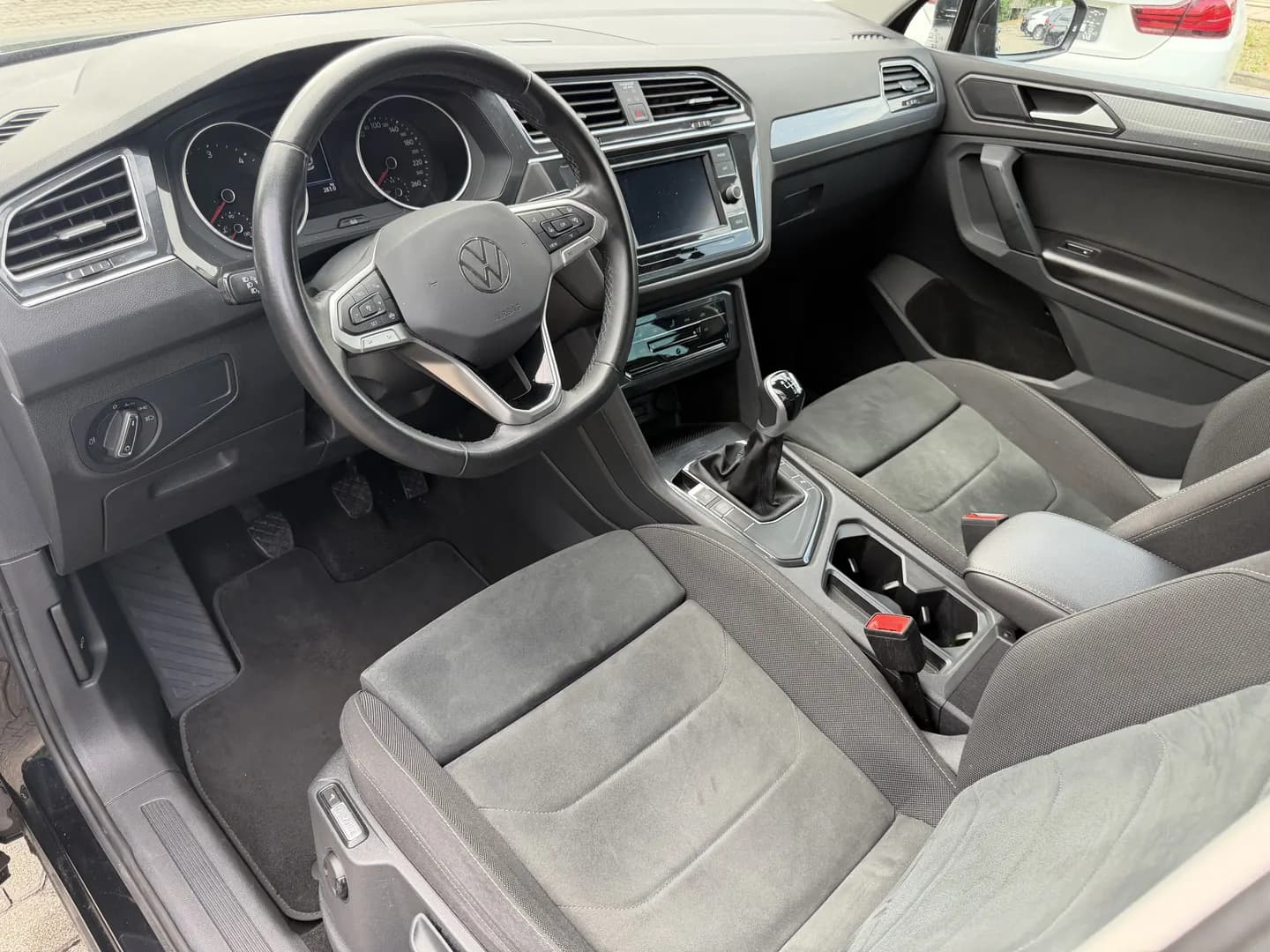 VW Tiguan PERLEFFEKT*MASSAGE*LENKRADHEIZBAR*CARGO* – Bild 8